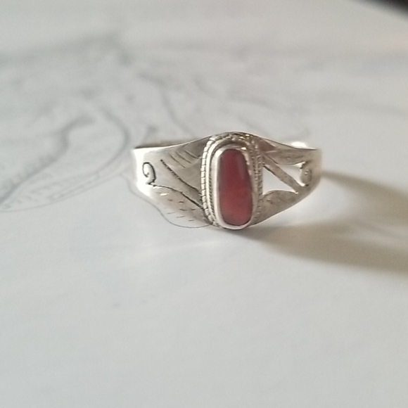 Silver ring. - Picture 2 of 5